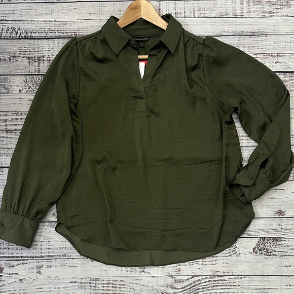 Banana Republic olive green long sleeve satin pullover Sz. M - Picture 5 of 9